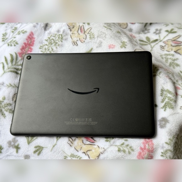 Gently used Amazon Fire HD 10 tablet - Picture 2 of 4
